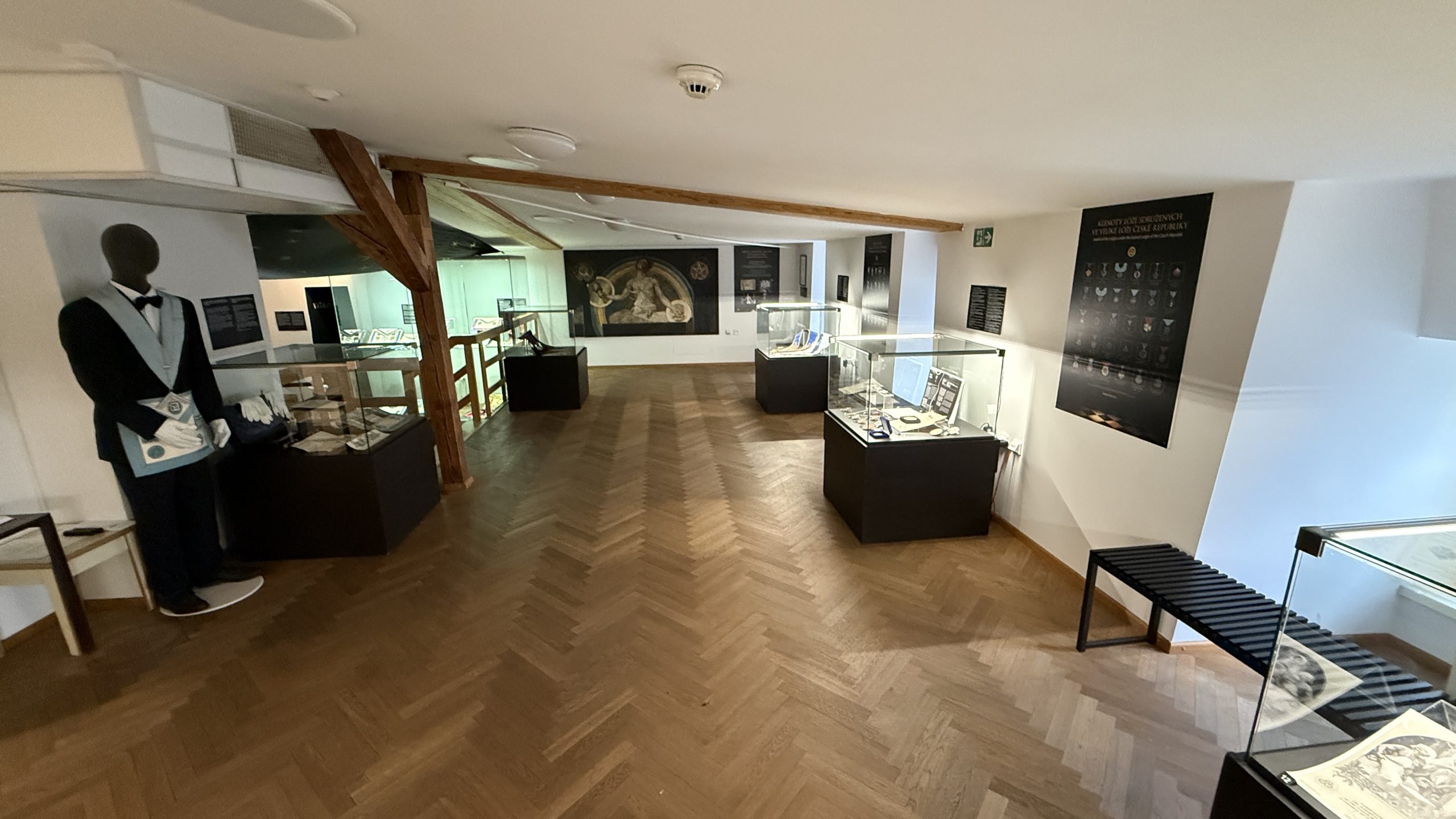 Světlo v temnotách: důstojná připomínka 90 let zednářství v Ostravě